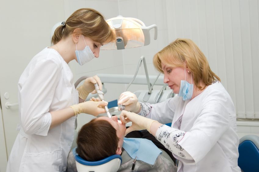 Using Cosmetic Dentists in Warrenton to Whiten Teeth